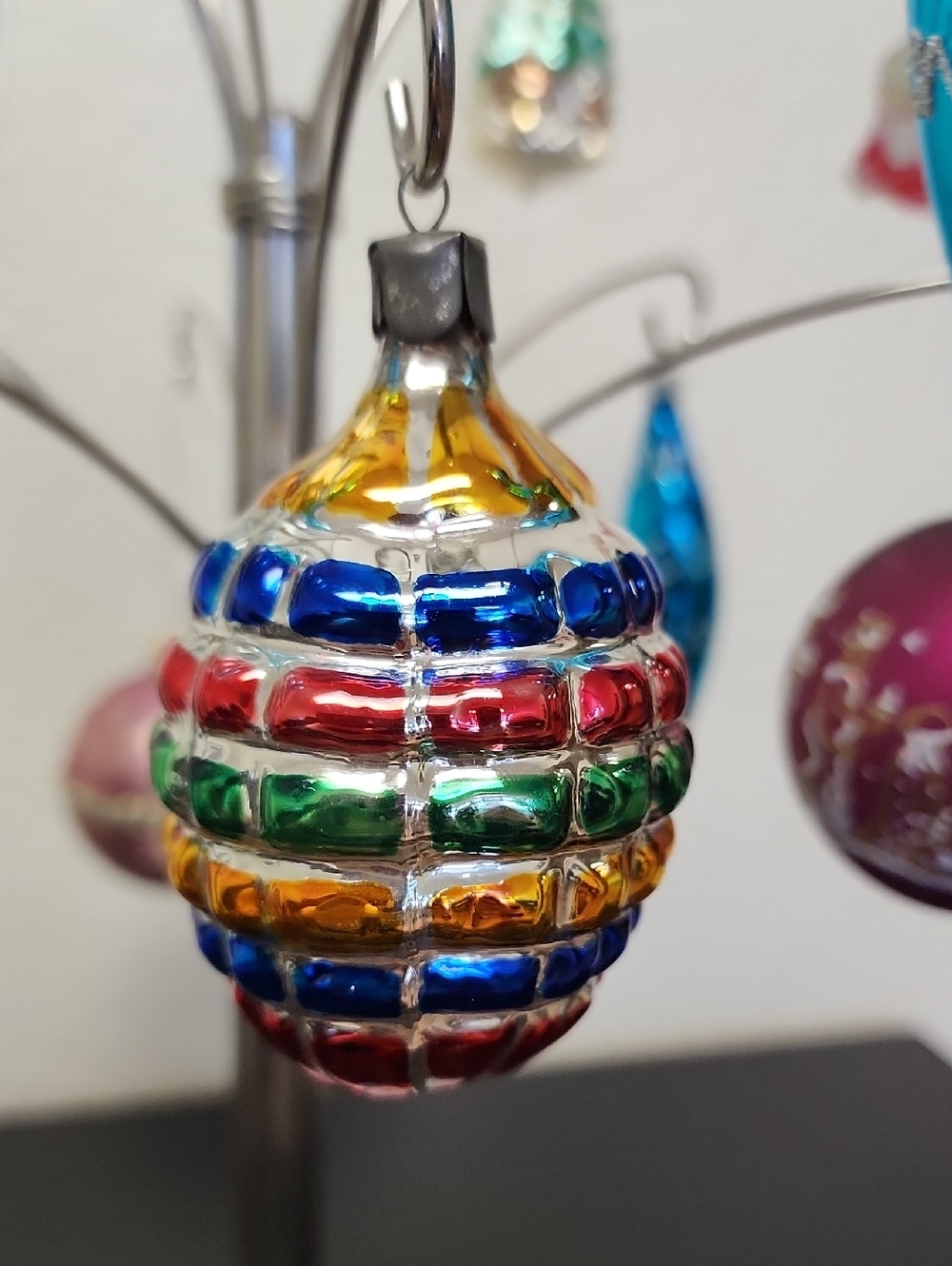 Christmas Ornament Jewelry Tree, With 15 Assorted Vintage Ornaments! - Picture 9 of 16